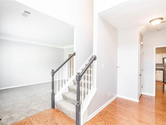 2nd image of 110 Saddle Bridge Dr