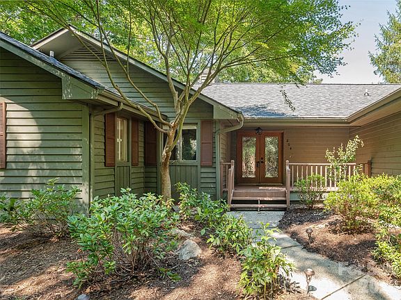 5th image of 204 Greenleaf Dr