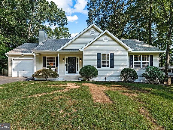 3rd image of 5 Oak Ln