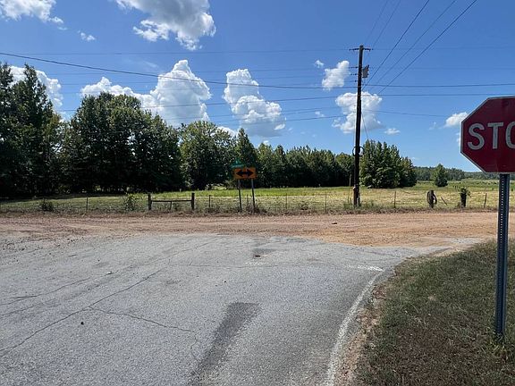3rd image of 647 Sweatman Rd