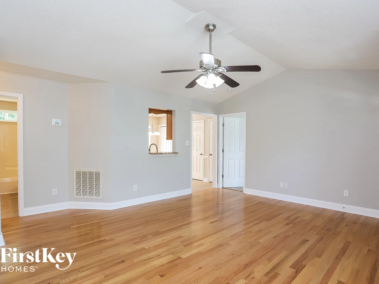 3 bed, 2.0 bath, 1205 sqft, $1,725 — Photo 4