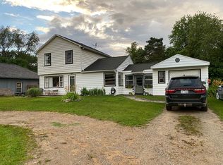 502 Blue Water Dr, Holly, MI 48442