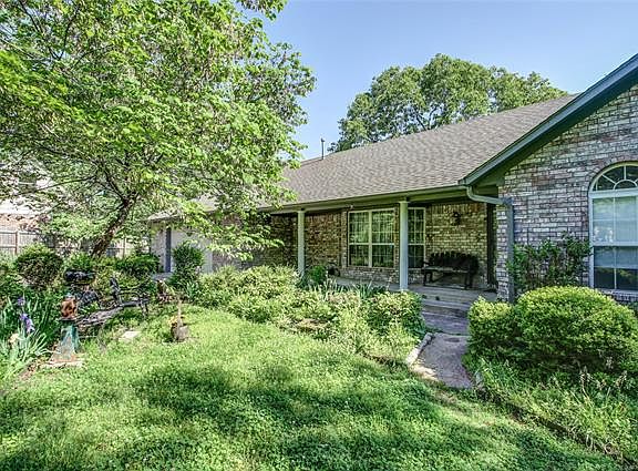 5th image of 2209 Woodland Ln