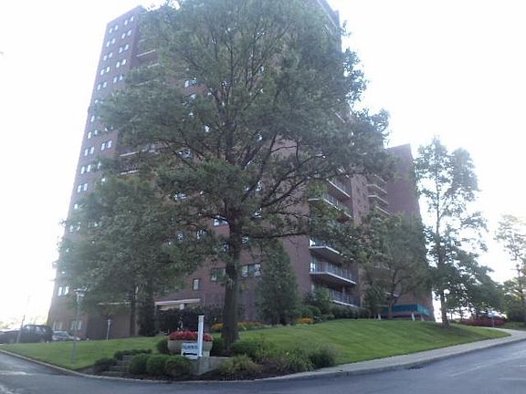2nd image of 5300 Hamilton Ave Unit 208