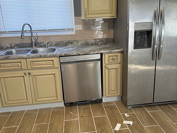 2nd image of 16143 Clifton Park Ave