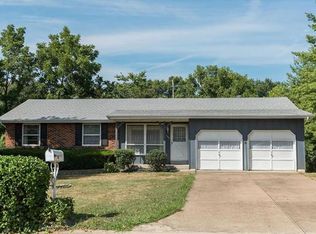 2944 Crossgate Rd, Saint Louis, MO 63129