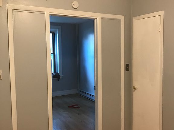 3rd image of 253A Western Ave