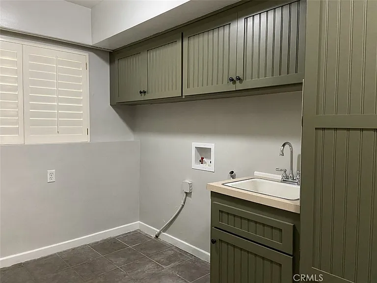 1693 N Euclid Ave — Photo 26