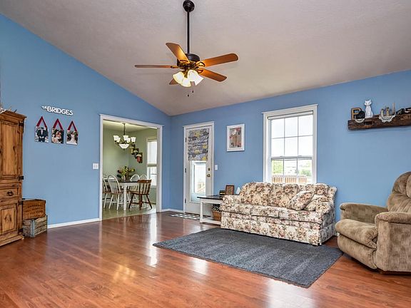 200 Meadow View-8