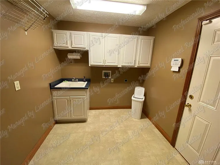 6353 Charlotte Ct — Photo 17