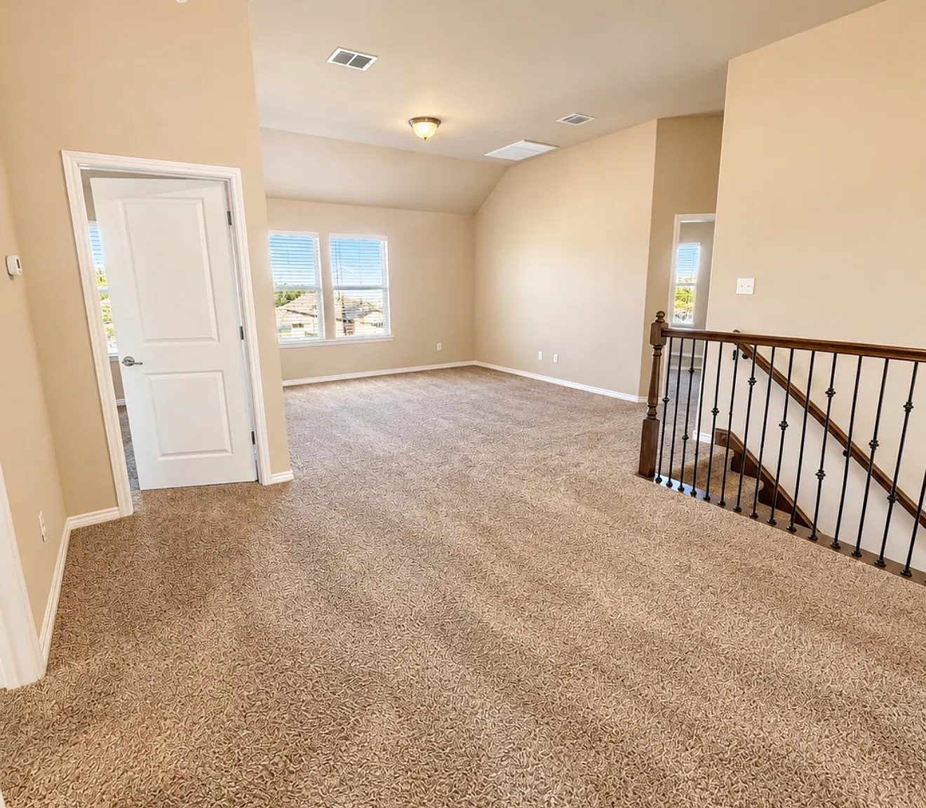 4 bed, 2.5 bath, 2929 sqft, $3,500 — Photo 3