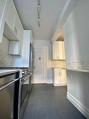 3rd image of 910 W End Ave APT 3D