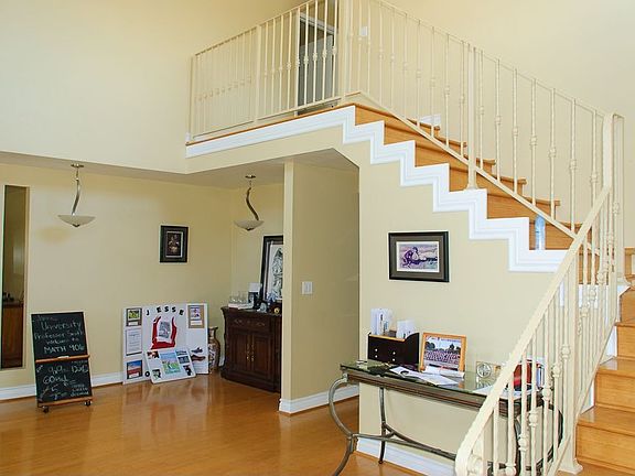 3rd image of 3831 S Cloverdale Ave