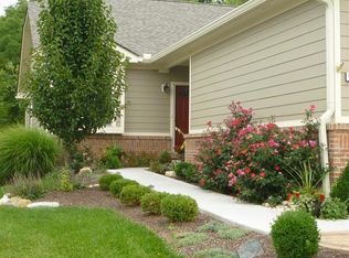 3352 Darbyshire Dr, Beavercreek, OH 45440