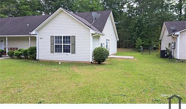 2 bed, 1210 sqft, $1,400 — Photo 2