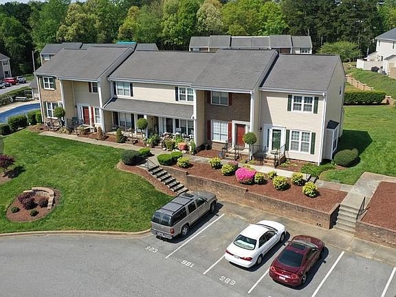 2nd image of 993 Surry Ln