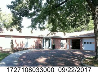 701 Hazelwood Dr, Lincoln, NE 68510