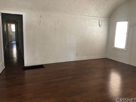 5th image of 1045 N Hayworth Ave