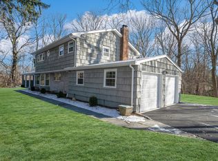 7 Cedar Grove Ln, Huntington, NY 11743