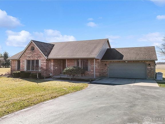 3rd image of 2225 Center Rd