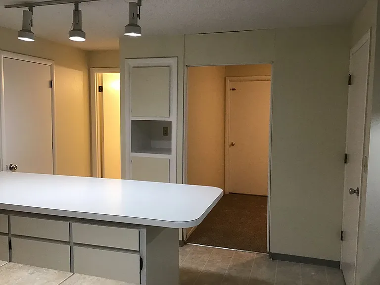 Beverly Ann Apartments — Photo 39