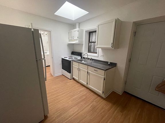 2nd image of 27 E Park Blvd