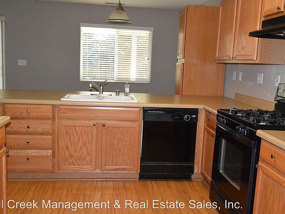 4th image of 2533 E Chestnut Ave