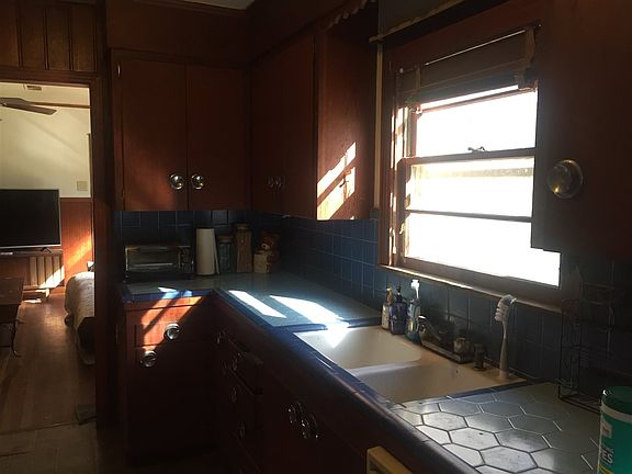 4th image of 2900 Bel Air Dr