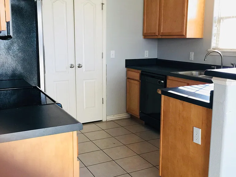 1015 Kensington Dr — Photo 14