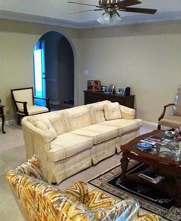 3rd image of 5018 Windsor Ln