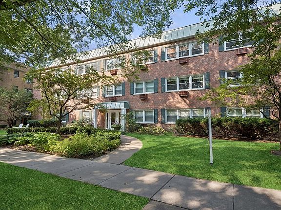 2nd image of 1414 Elmwood Ave APT 2E