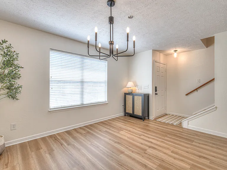 1846 Shaylin Loop — Photo 3