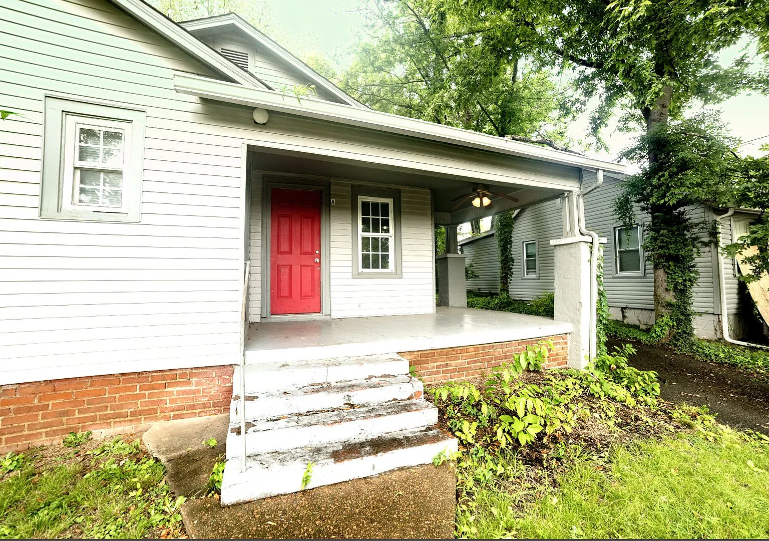 2413 Emmett Ave — Photo 3