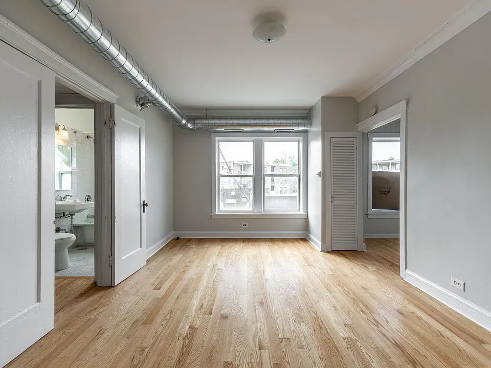 2712 N Milwaukee Ave #205