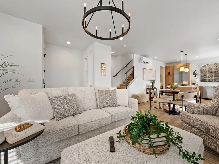 330 NE Quimby Ave #1 — Photo 10