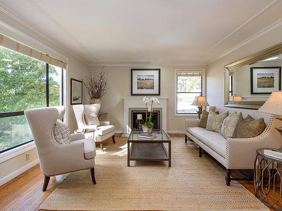 3rd image of 2642 San Carlos Ave