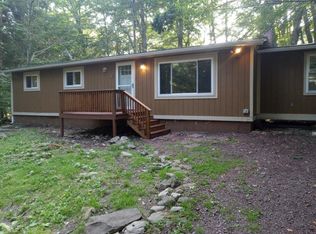 2113 Larkspur Ln, Tobyhanna, PA