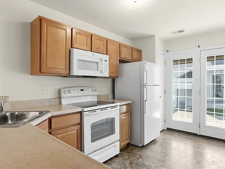 607 Locust St — Photo 3