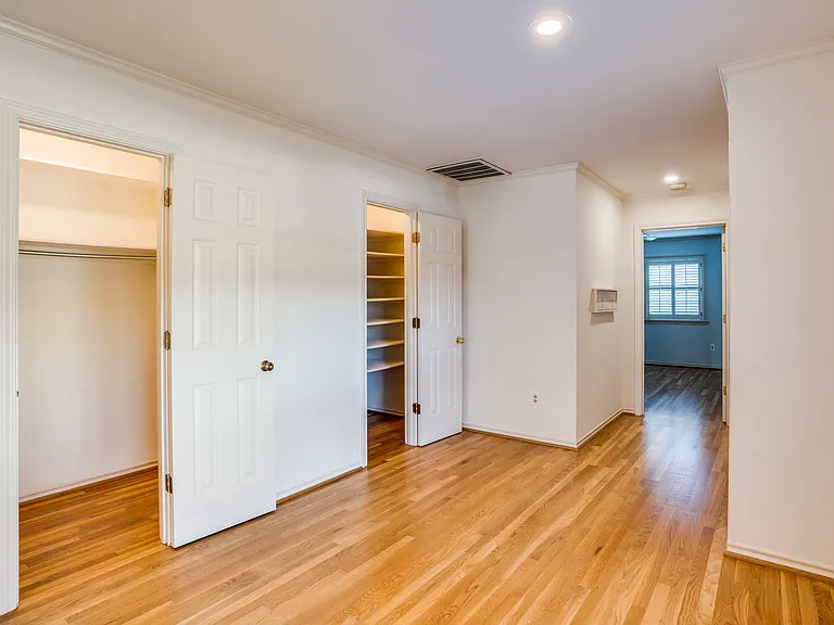4100 Lovers Ln — Photo 30