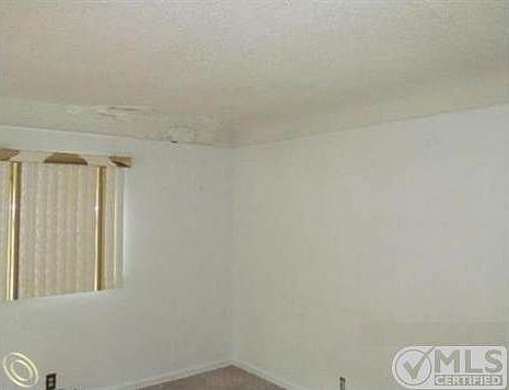 101440972 Living Room.JPG