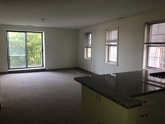 3rd image of 19 Water St