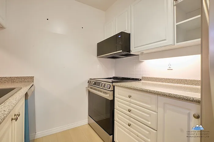 2621 Quebec St — Photo 9