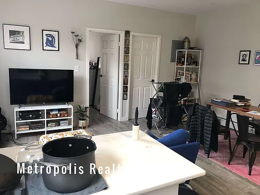 Rented by Metropolis International Realty Inc. | media 5