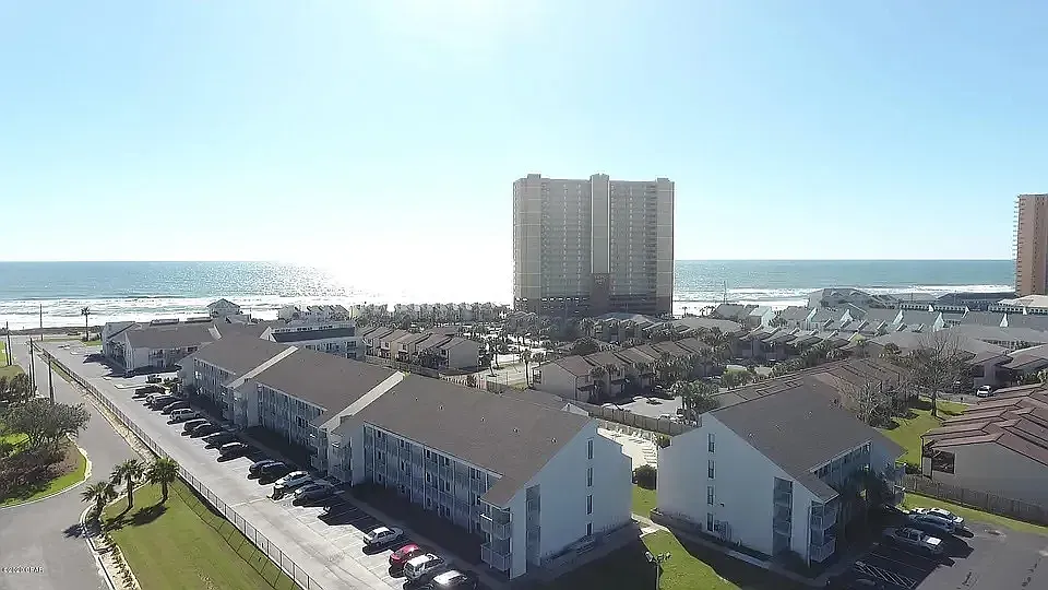 2 bed, 758 sqft, $1,800 — Photo 3