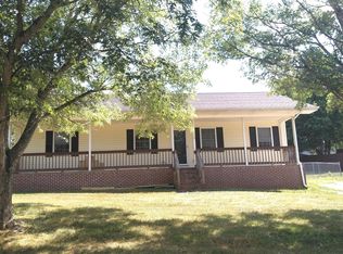 3512 N Riveroaks Dr, Cookeville, TN 38506