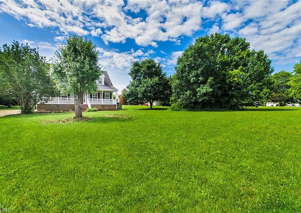 1st image of 3025 Coachway Dr