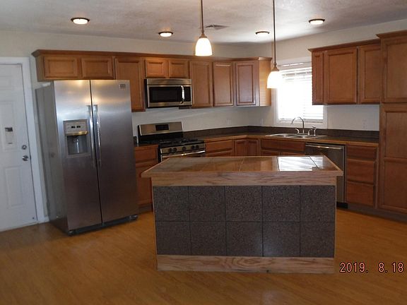 2nd image of 807 N Heights Dr