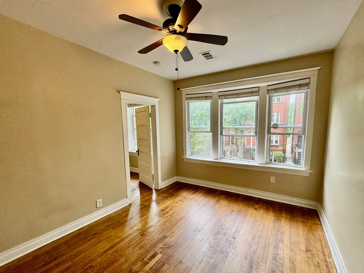 Building Photo - 1039 N Wood St #2