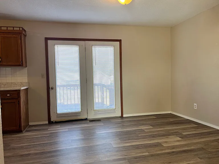 20307 Sedalia Rd — Photo 7