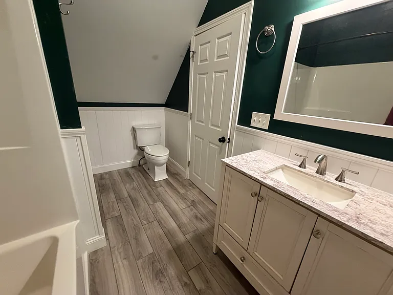 Full Bathroom